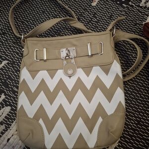 Stylish Tan and White Chevron Women's Bag